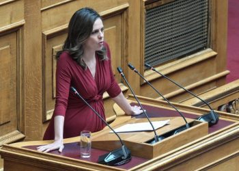 Αχτσιόγλου για Τέμπη: Η κυβέρνηση έδωσε τη διοικητική εντολή για το μπάζωμα και τη διαφήμισε με δελτίο Τύπου