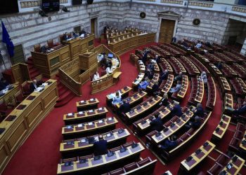 Τέμπη: Στη Βουλή διαβιβάστηκε νέα δικογραφία για το πολύνεκρο δυστύχημα