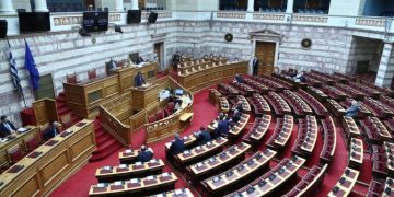 Βουλή: Εβδομάδα εξελίξεων με προανακριτική, κάθε κόμμα και πρόταση – Στο επίκεντρο ο Καραμανλής και στο βάθος Μητσοτάκης