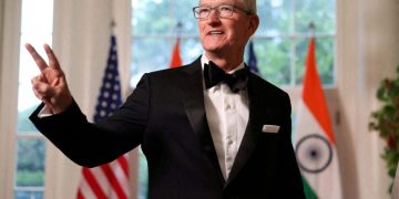 Τι ζήτησε ο Τραμπ από τον CEO της Apple μετά την άρση των δασμών με Κίνα