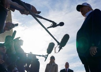 Ο Τραμπ παρατείνει έως την 9η Ιουλίου την αναστολή των δασμών σε βάρος της ΕΕ