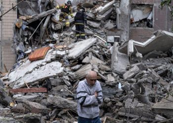 Ουκρανία: Χαρακτηρίζει φάρσα την κατάπαυση πυρός 72 ωρών του Πούτιν – Αλληλοκατηγορίες για επιθέσεις