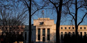 Federal Reserve: Περνά στην αντεπίθεση για τους δασμούς