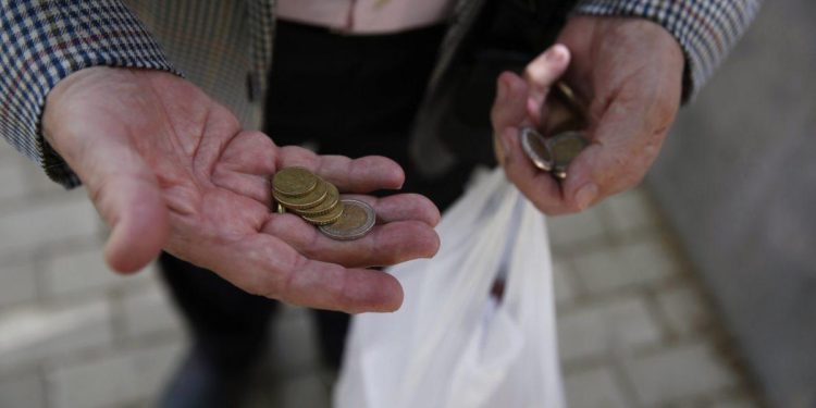 Φτώχεια: Δέκα χρόνια στο κατώφλι της τα ελληνικά νοικοκυριά