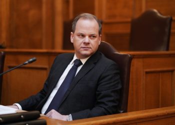 Ο Καραμανλής δοκιμάζει (ξανά) τη συνοχή της Νέας Δημοκρατίας
