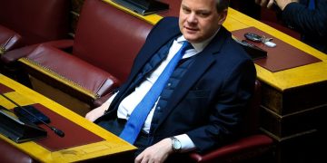 Τσουκαλάς: Αν η ΝΔ απορρίψει το αίτημα του ΠΑΣΟΚ θα ομολογεί ότι θέλει να απαλλάξει προκαταβολικά τον Καραμανλή