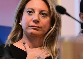 Καρυστιανού για πρόταση ΝΔ: Ξεπλένουν τον Καραμανλή – Το κουκούλωμα αυτή τη φορά δεν θα σας σώσει