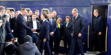 Ουκρανία: Στο Κίεβο Μακρόν, Στάρμερ και Μερτς – Ανευ όρων εκεχειρία 30 ημερών θα ζητήσουν από τη Μόσχα