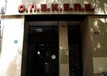 «Είναι δυνατόν να μην υπάρχει πολιτική ευθύνη;» – Το σκάνδαλο στον ΟΠΕΚΕΠΕ στο επίκεντρο της αντιπαράθεσης