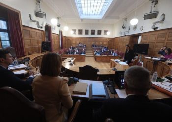 Τέμπη: Ασκήσεις ισορροπίας πάνω από τη δικογραφία