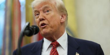 Ο Τραμπ ετοιμάζεται να ανακοινώσει συμφωνία για το εμπόριο με τη Βρετανία