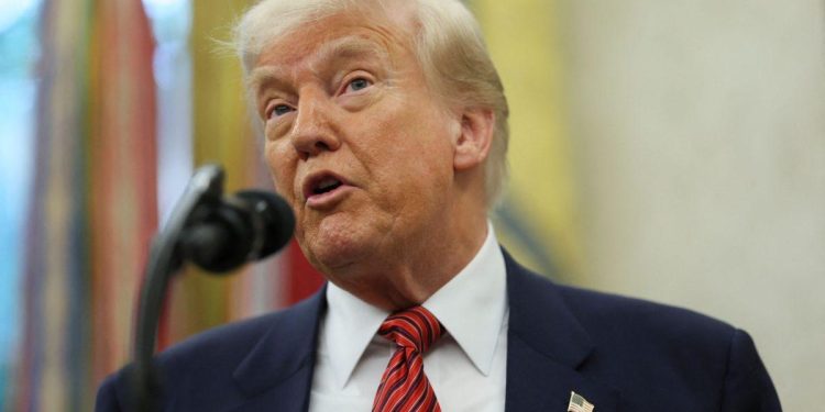 Ο Τραμπ ετοιμάζεται να ανακοινώσει συμφωνία για το εμπόριο με τη Βρετανία