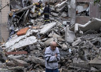 Ουκρανία: Ο Ζελένσκι θα κάτσει στο τραπέζι των διαπραγματεύσεων και χωρίς κατάπαυση πυρός