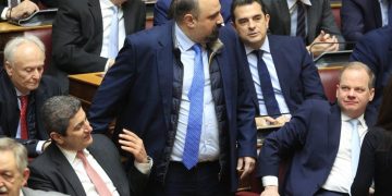 Βουλή: «Κληρώνει» το Δικαστικό Συμβούλιο για Τριαντόπουλο – Στην τελική ευθεία η προανακριτική για Καραμανλή