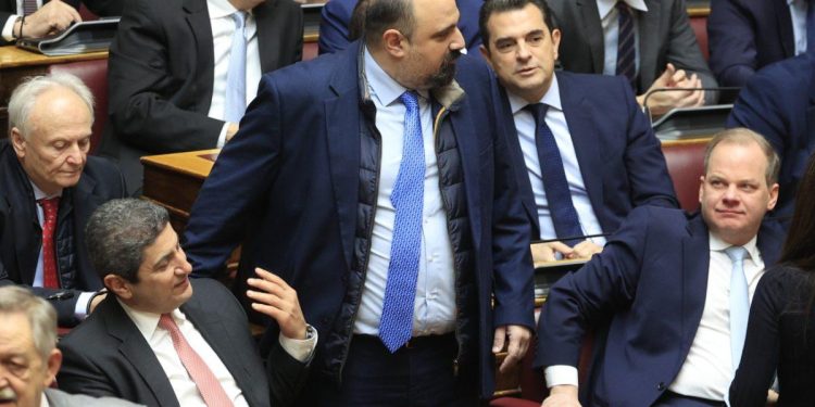 Βουλή: «Κληρώνει» το Δικαστικό Συμβούλιο για Τριαντόπουλο – Στην τελική ευθεία η προανακριτική για Καραμανλή