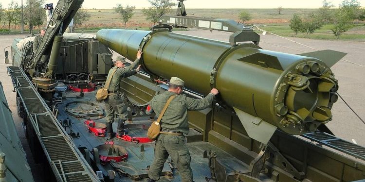 Ουκρανία: Χτύπημα της Ρωσίας με βαλλιστικό πύραυλο σε κέντρο εκπαίδευσης [βίντεο]