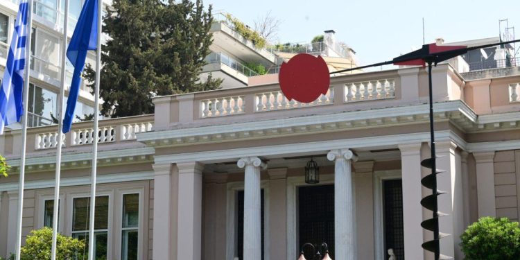 Μαξίμου: Αλλαγή στρατηγικής μετά το πόρισμα