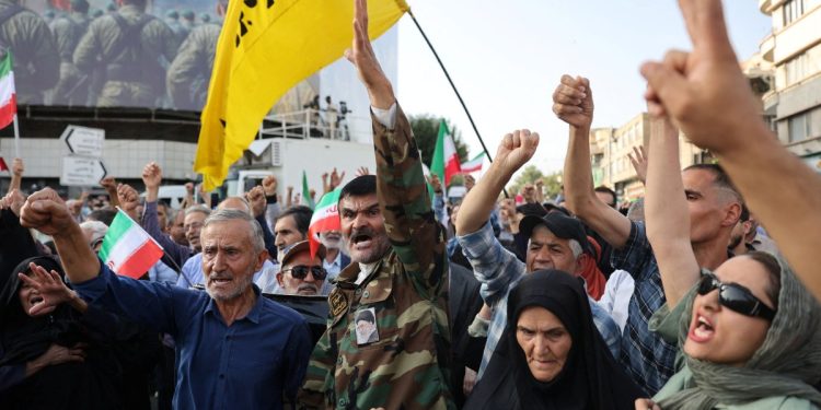 Live: Ο Τραμπ τώρα μιλά για αλλαγή καθεστώτος στο Ιράν – Η Τεχεράνη ετοιμάζει την απάντησή της