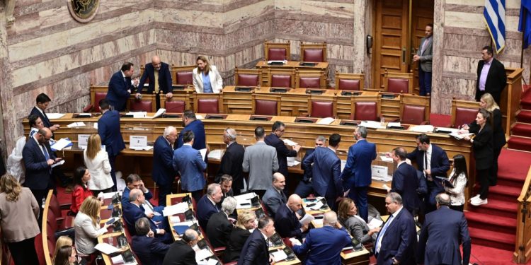 Βουλή: Κλείνει ο φάκελος Καραμανλή για Τέμπη, ανοίγει για Βορίδη, Αυγενάκη και ΟΠΕΚΕΠΕ – Το σενάριο της 717