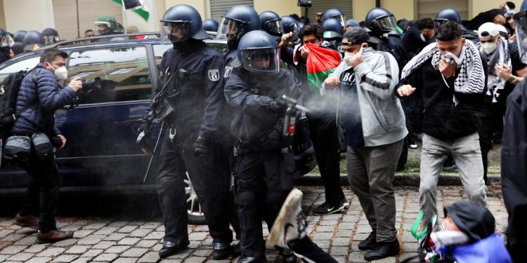 Συμβούλιο της Ευρώπης: Ανησυχίες για φίμωση και αστυνομική καταστολή φιλοπαλαιστίνιων διαδηλωτών στη Γερμανία