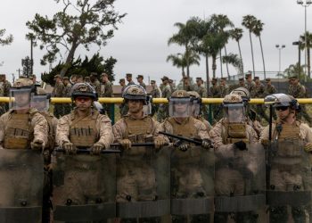 ΗΠΑ: Κινδυνεύει πραγματικά η δημοκρατία; Τι μαρτυρά ομιλία του Τραμπ για το Λος Άντζελες