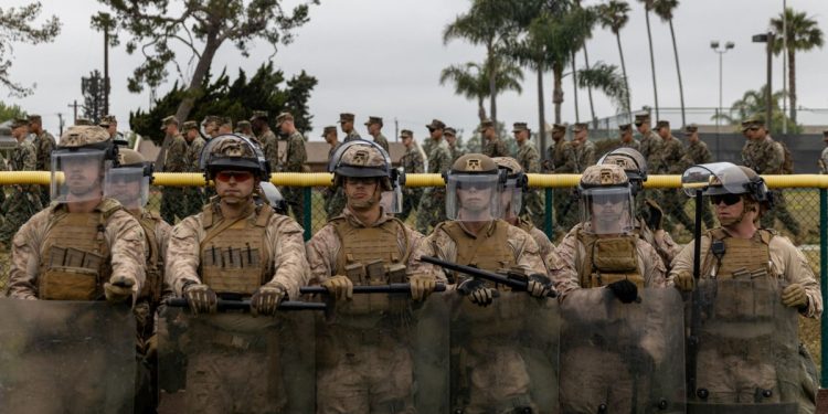 ΗΠΑ: Κινδυνεύει πραγματικά η δημοκρατία; Τι μαρτυρά ομιλία του Τραμπ για το Λος Άντζελες