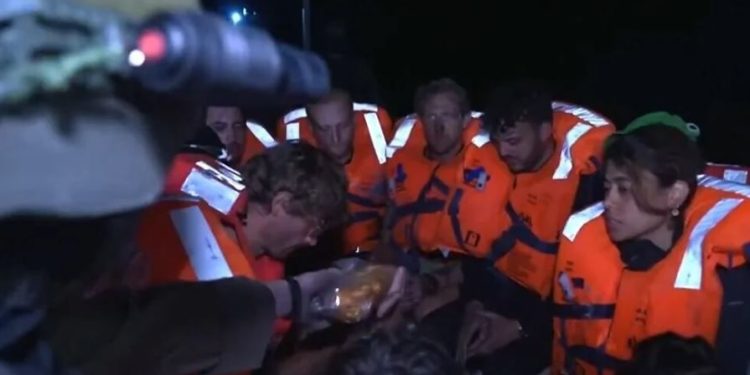 Καρέ καρέ η επέμβαση των IDF στο Madleen – «Κάθε Μεσογειακό λιμάνι να στείλει πλοία με βοήθεια στη Γάζα»