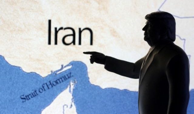 Ο Τραμπ διερωτάται γιατί να μην υπάρξει «αλλαγή καθεστώτος» στο Ιράν