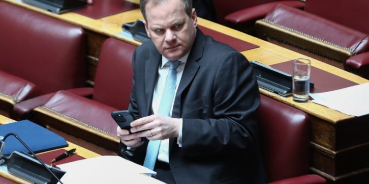 Βουλή: Παραπομπή Καραμανλή σε προανακριτική για παράβαση καθήκοντος με 154 «ναι»- Κρυφές απώλειες η ΝΔ