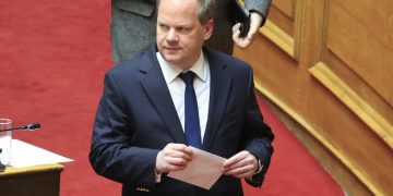 Βουλή: Πότε και πως θα γίνει η ψηφοφορία για τα Τέμπη – Ο Καραμανλής, ο Μητσοτάκης και οι υπόλοιποι στο στόχαστρο της προανακριτικής