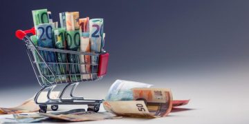 Πανάκριβό μου καλοκαίρι: Καύσωνας ακρίβειας σε υπηρεσίες και τρόφιμα