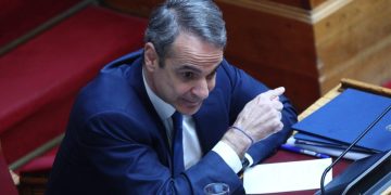 Καπνισάκης: Έτσι τεκμηριώνεται η εσχάτη προδοσία Μητσοτάκη στα Τέμπη – «Σταματήστε να χτυπάτε τους συγγενείς»