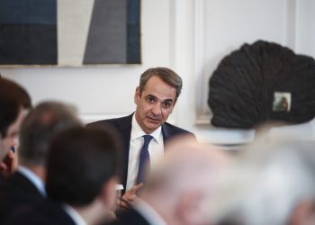 Μαξίμου: Αντεπίθεση με 3+3 κινήσεις από την κυβέρνηση