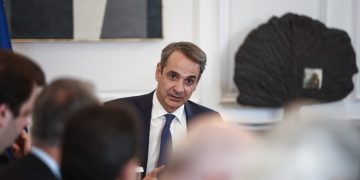 Μαξίμου: Αντεπίθεση με 3+3 κινήσεις από την κυβέρνηση