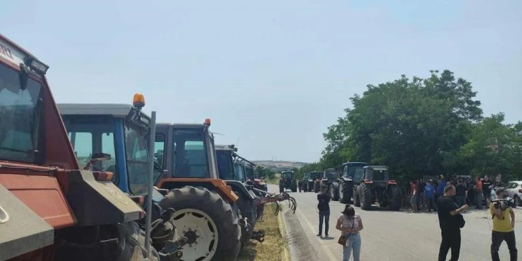 Ο ΟΠΕΚΕΠΕ έβγαλε στον δρόμο αγρότες της Θεσσαλονίκης – Μπλόκο στον κόμβο Μεσημερίου