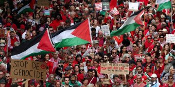 Μαζικές πορείες σε Ολλανδία και Βρυξέλλες για τη Γάζα – 150.000 άτομα στους δρόμους της Χάγης