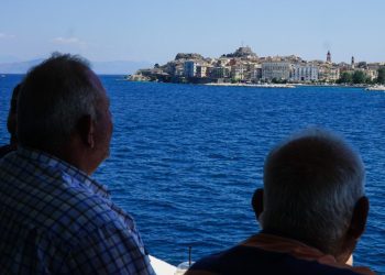 Συντάξεις: Χωρίς «φρένο» το κύμα συνταξιοδότησης – Αυξημένος αριθμός για τρίτο συνεχόμενο μήνα