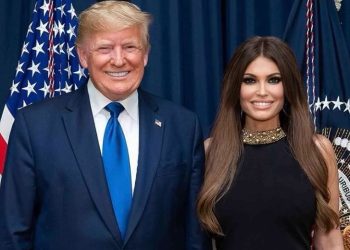 Η Κίμπερλι Γκίλφοϊλ ευχήθηκε στον Ντόναλντ Τραμπ για τα γενέθλιά του – «Σε ευχαριστούμε που βάζεις πάντα πρώτη την Αμερική»