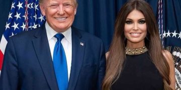 Η Κίμπερλι Γκίλφοϊλ ευχήθηκε στον Ντόναλντ Τραμπ για τα γενέθλιά του – «Σε ευχαριστούμε που βάζεις πάντα πρώτη την Αμερική»