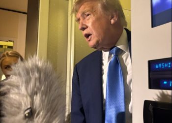 Ο Τραμπ αντικρούει τις εκτιμήσεις των μυστικών υπηρεσιών των ΗΠΑ για το πυρηνικό πρόγραμμα του Ιράν