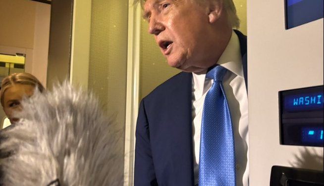 Ο Τραμπ αντικρούει τις εκτιμήσεις των μυστικών υπηρεσιών των ΗΠΑ για το πυρηνικό πρόγραμμα του Ιράν