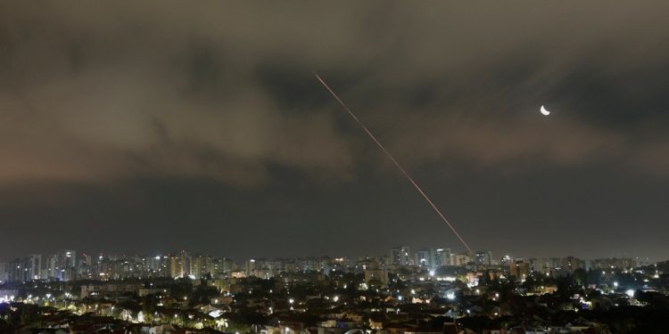 Live: Ιράν και Ισραήλ ανταλλάσσουν επιθέσεις – Το Τελ Αβίβ χτύπησε τον πυρηνικό σταθμό του Ισφαχάν