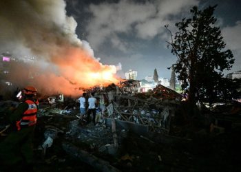 Live: Στους δέκα οι νεκροί από τις νυχτερινές επιθέσεις του Ιράν – Συνεχίζει τους βομβαρδισμούς το Ισραήλ