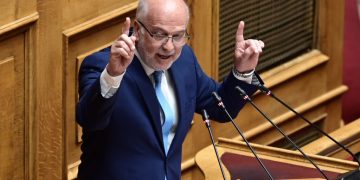 Γιώργος Φλωρίδης: Ο άνθρωπος των ειδικών αποστολών του Μαξίμο