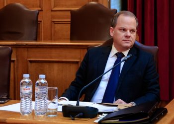 Καραμανλής: Την παραπομπή του στο Δικαστικό Συμβούλιο αποφασίζει η Βουλή – Μαζικές αποχωρήσεις της αντιπολίτευσης στην ψηφοφορία