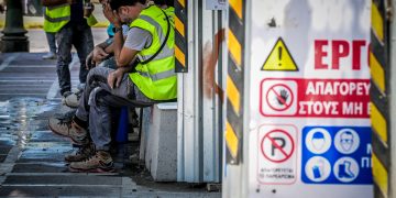 Αγριεύει ο καύσωνας, αύριο η πιο δύσκολη μέρα – Συστάσεις για παύση εργασιών με ηχηρές εξαιρέσεις