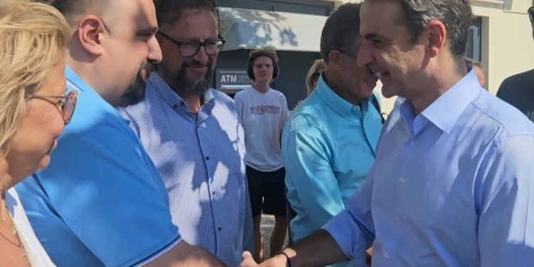 «Πυρά» Πλακιά για τη εμφάνιση Τριαντόπουλου στο πλευρό του Μητσοτάκη: «Υπόδικοι παρέα με τον πρωθυπουργό»