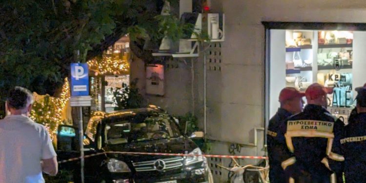 Τροχαίο στο Κολωνάκι: Πώς έγινε – 12 τραυματίες, συνελήφθη ένας 35χρονος