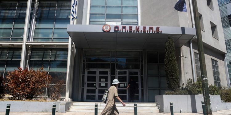 ΟΠΕΚΕΠΕ: Αγάπη μου συρρίκνωσα… τον αγροτικό κόσμο – «Εξαφανίστηκαν» 230.000 αγρότες