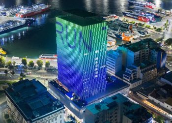 Η μεγαλύτερη πρόκληση ανάβασης σε ουρανοξύστη στην ΕλλάδαTo 2nd PIRAEUS TOWER RUN TO THE TOP ανέβασε την αδρεναλίνη στα ύψη! Ένας αγώνας  500 σκαλοπατιών στον Πύργο του Πειραιά